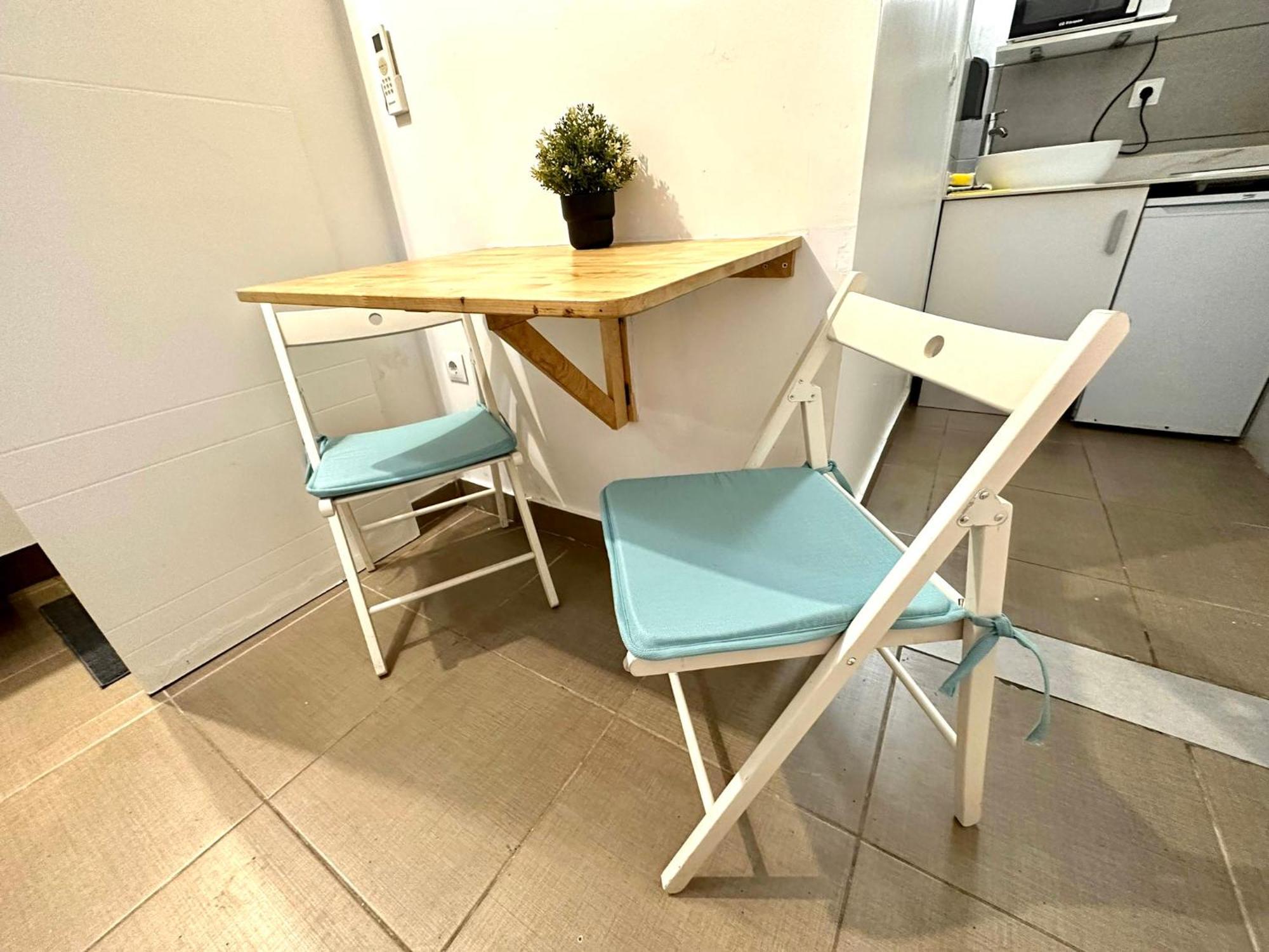In By Perita Next Metro St T1 * Barcelona