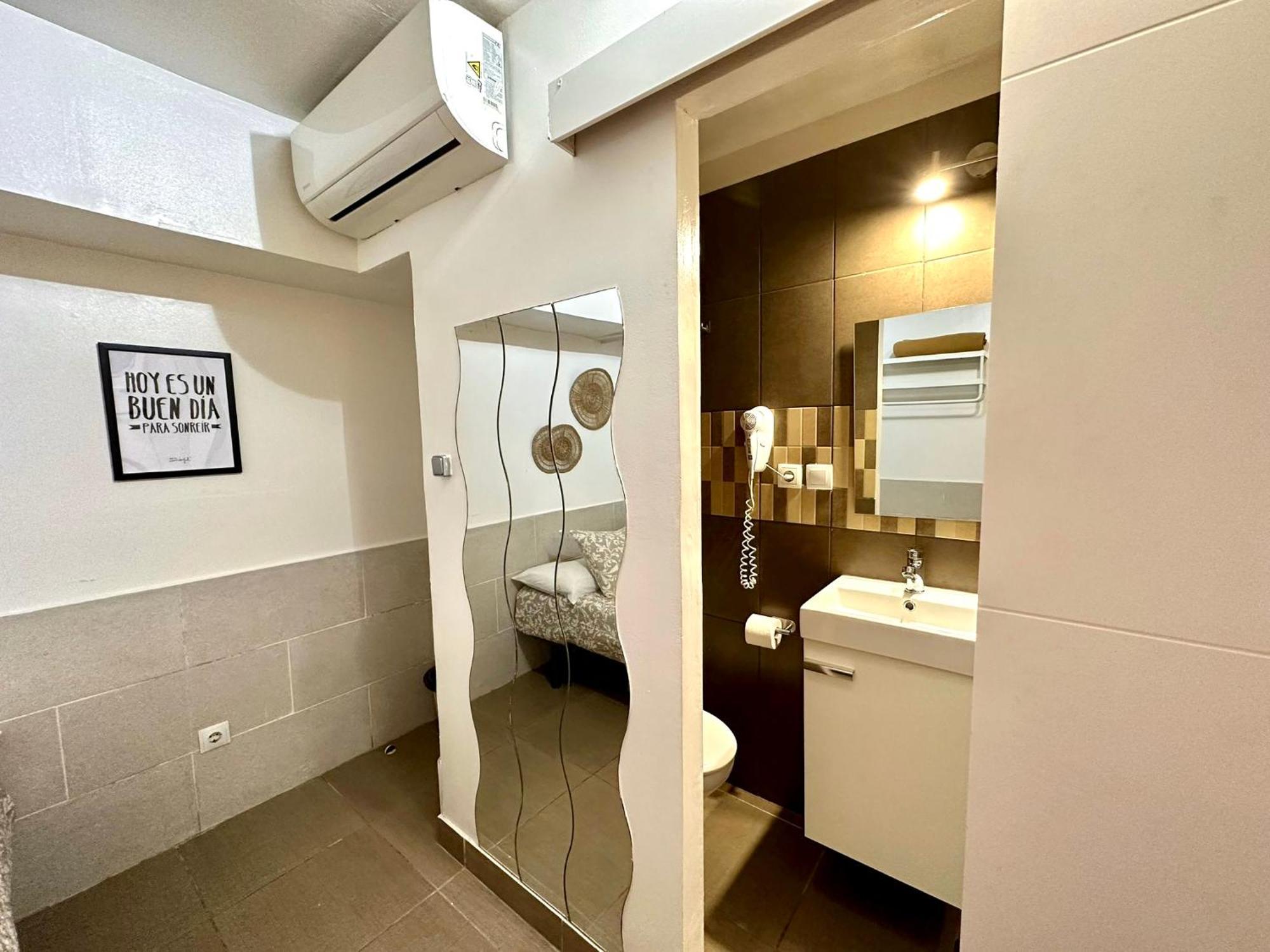 In By Perita Next Metro St T1 * Barcelona